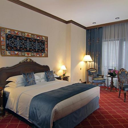 Orion Hotel 비슈케크 외부 사진 A room at the hotel