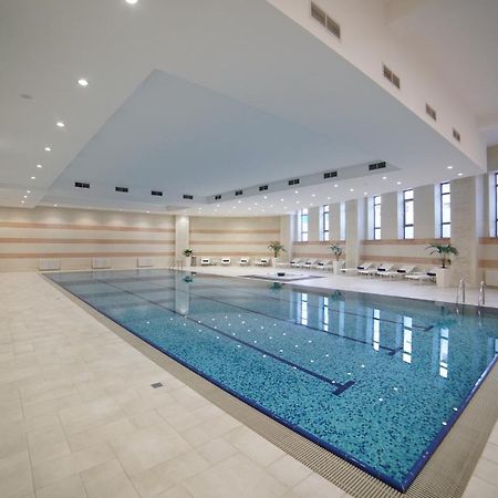 Orion Hotel 비슈케크 외부 사진 Swimming pool