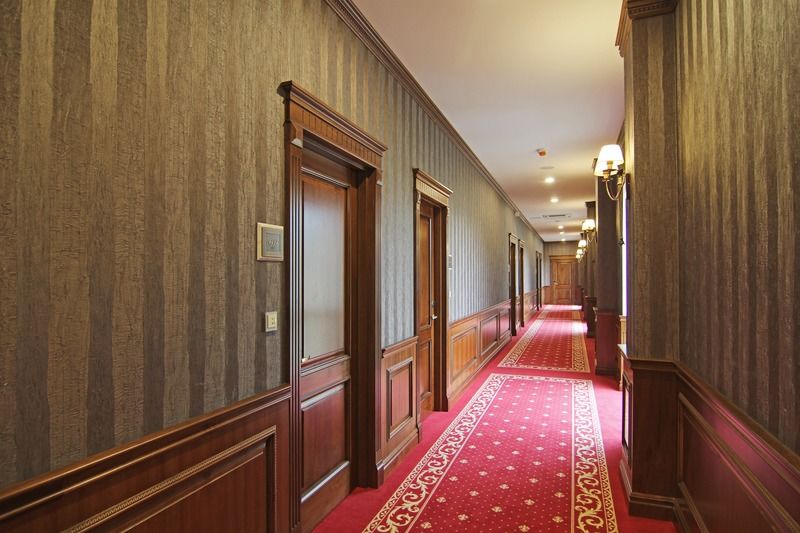 Orion Hotel 비슈케크 외부 사진 A corridor in a hotel