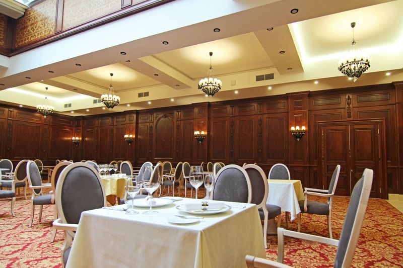 Orion Hotel 비슈케크 외부 사진 Restaurant