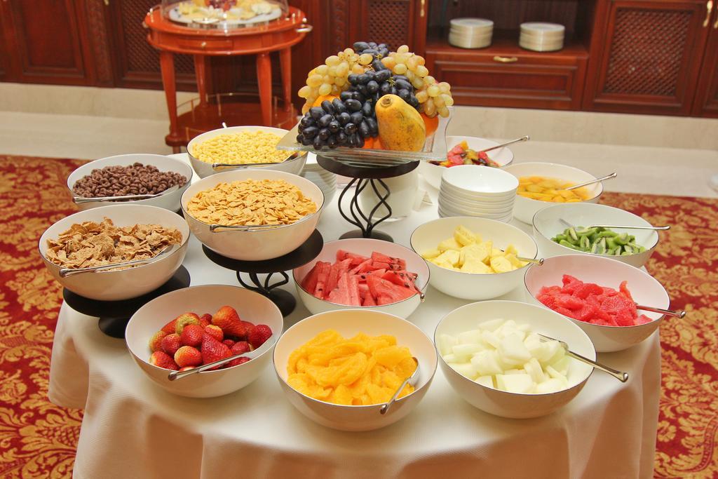 Orion Hotel 비슈케크 외부 사진 Fruit salad