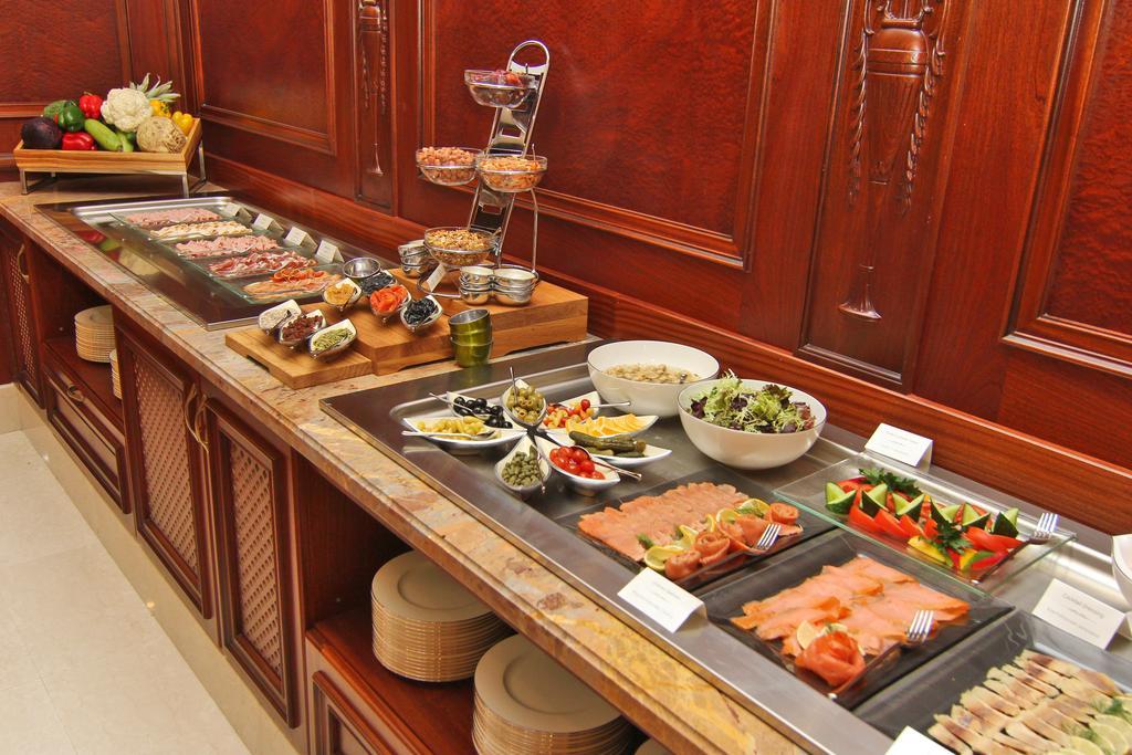 Orion Hotel 비슈케크 외부 사진 A buffet