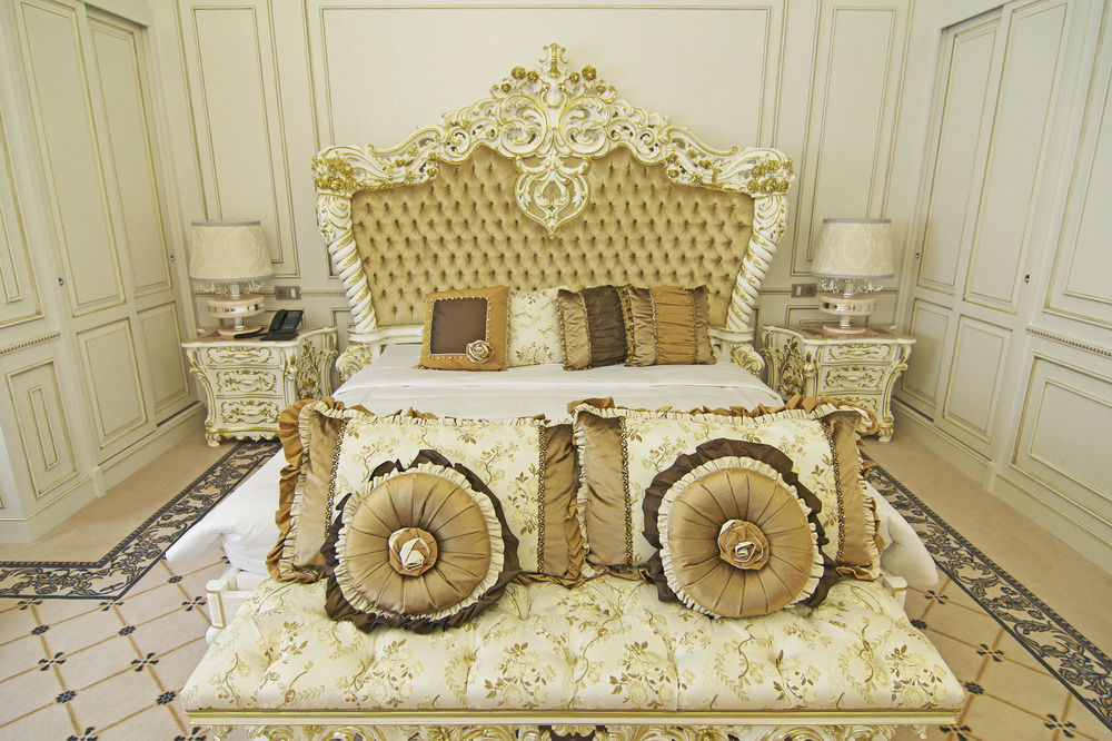 Orion Hotel 비슈케크 외부 사진 A bedroom in the Emirates Palace