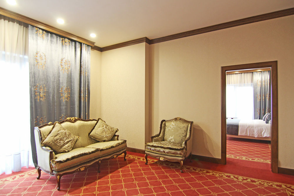 Orion Hotel 비슈케크 외부 사진 Suite