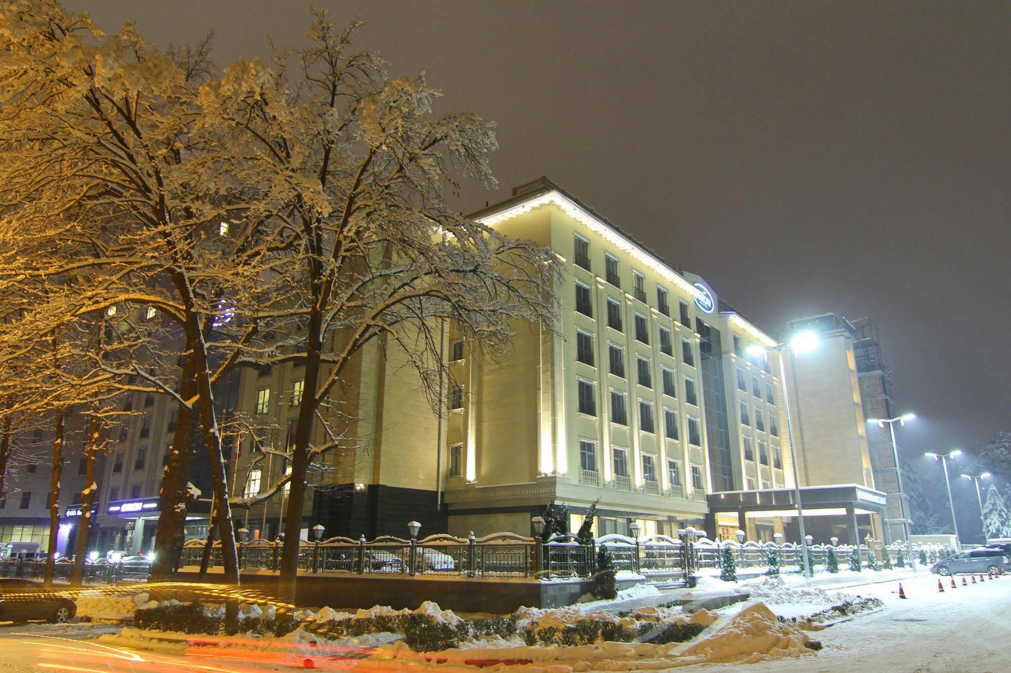 Orion Hotel 비슈케크 외부 사진 Hilton Prague