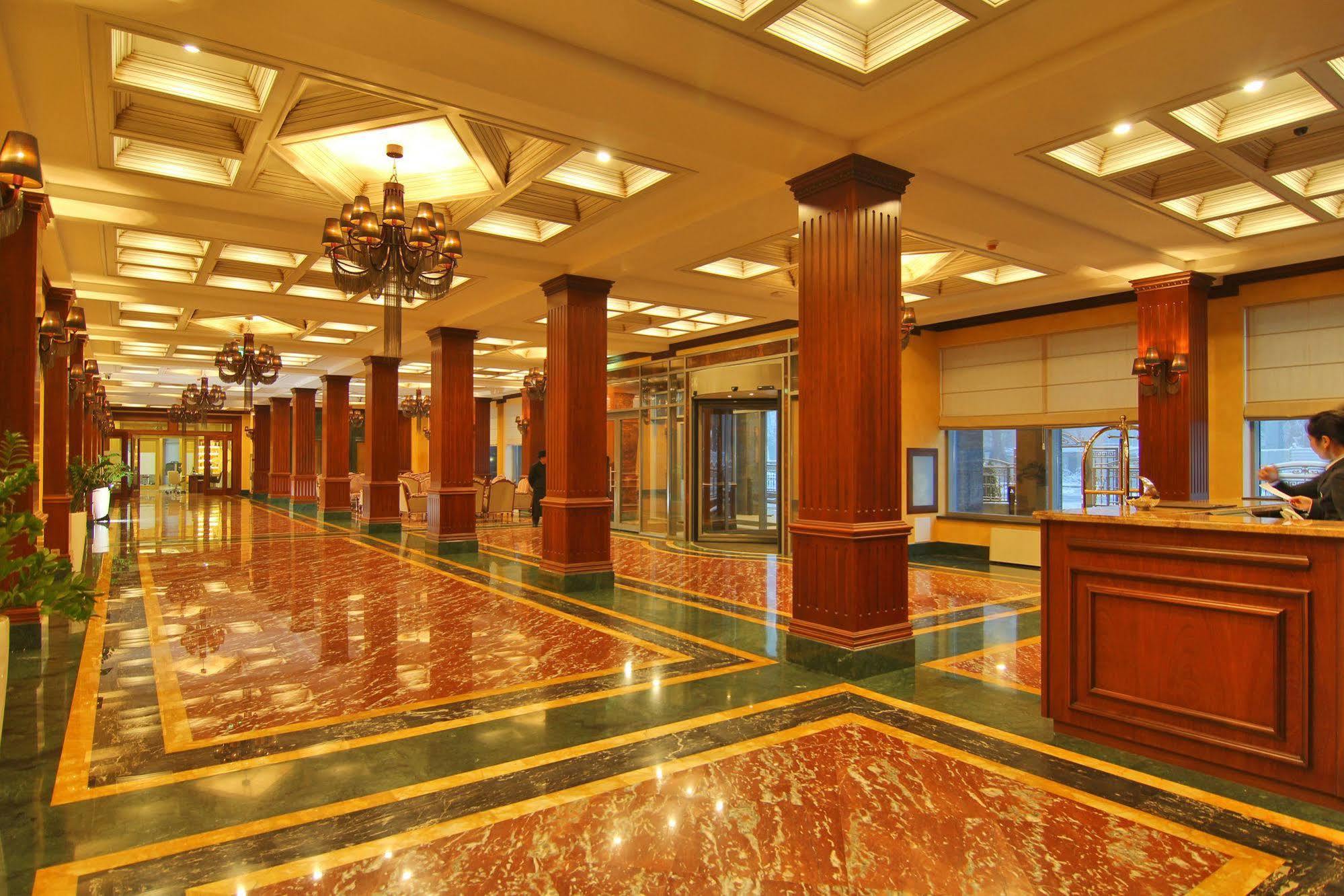 Orion Hotel 비슈케크 외부 사진 Lobby