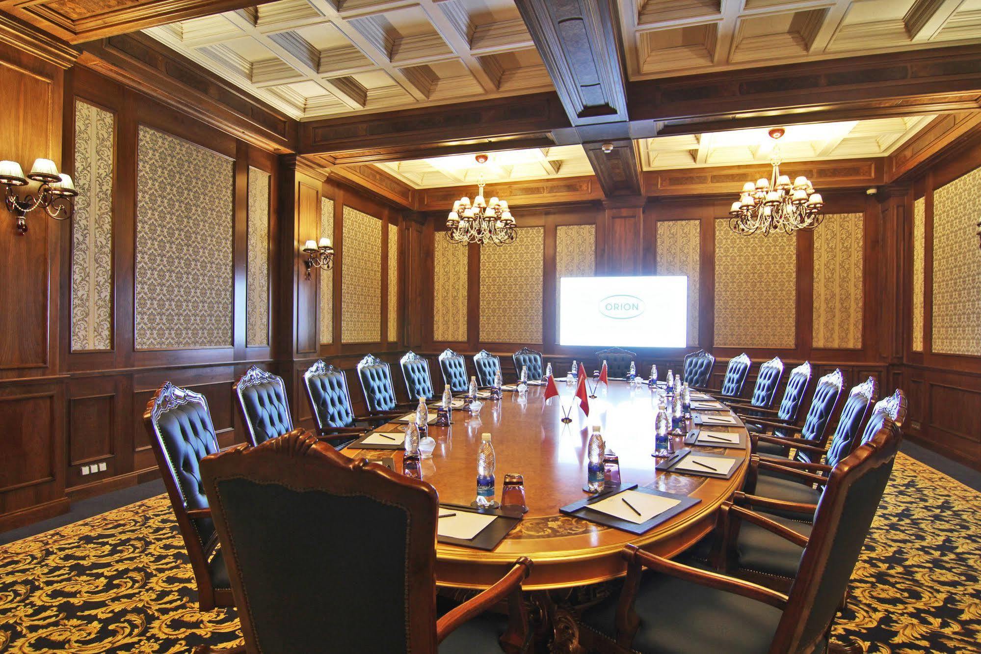 Orion Hotel 비슈케크 외부 사진 The boardroom at the World Trade Center