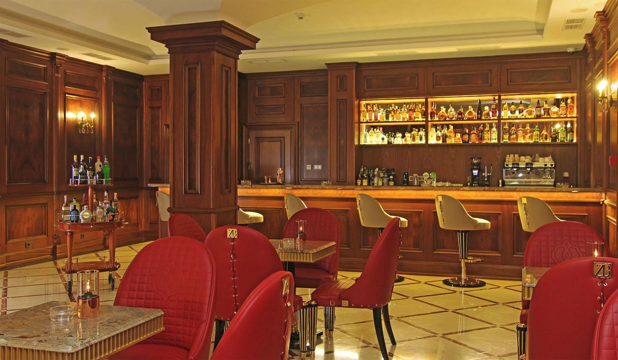 Orion Hotel 비슈케크 외부 사진 The bar at the Savoy